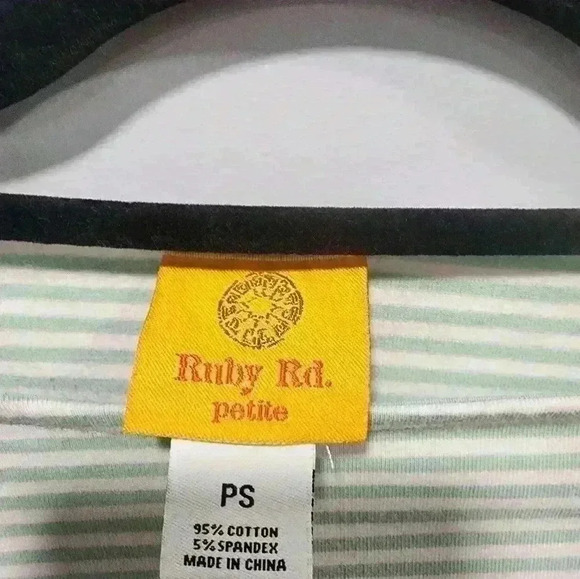 Women's RUBY RD. Short Roll-Tab Sleeve Top, Shirt, Blouse Size PS - Picture 2 of 3